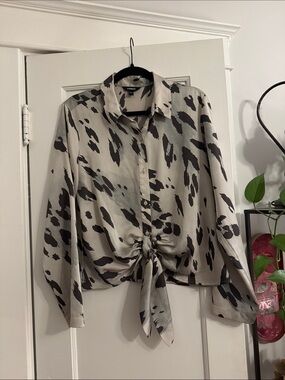 Express Beige & Black Tie-Front Animal Print Button-Down Top